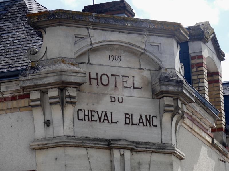 Le Cheval Blanc Hotel Jargeau Exterior foto